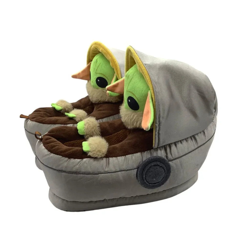 Gap Star Wars Baby Yoda Plush Slippers Youth 1-2 Soft & Cozy Comfy Non-slip Sole